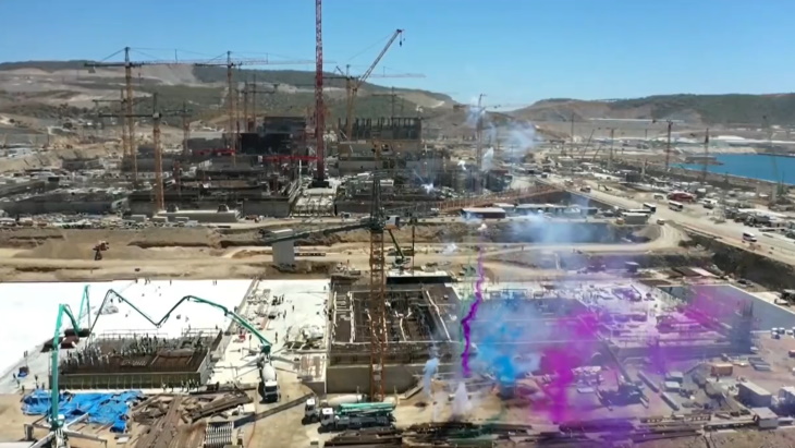 Začenja se betoniranje temeljne plošče bloka 4